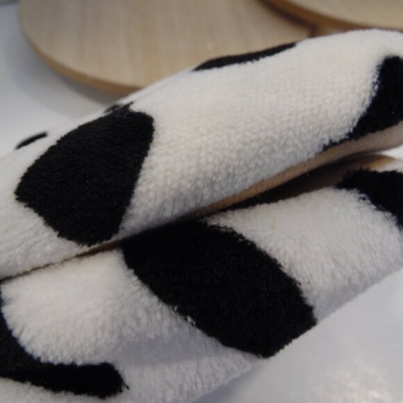 Crazy Heifers Cozy Adult Size Cow Patterned Slippers Size XXL=Fits 8.8-9.5 - Picture 6 of 7